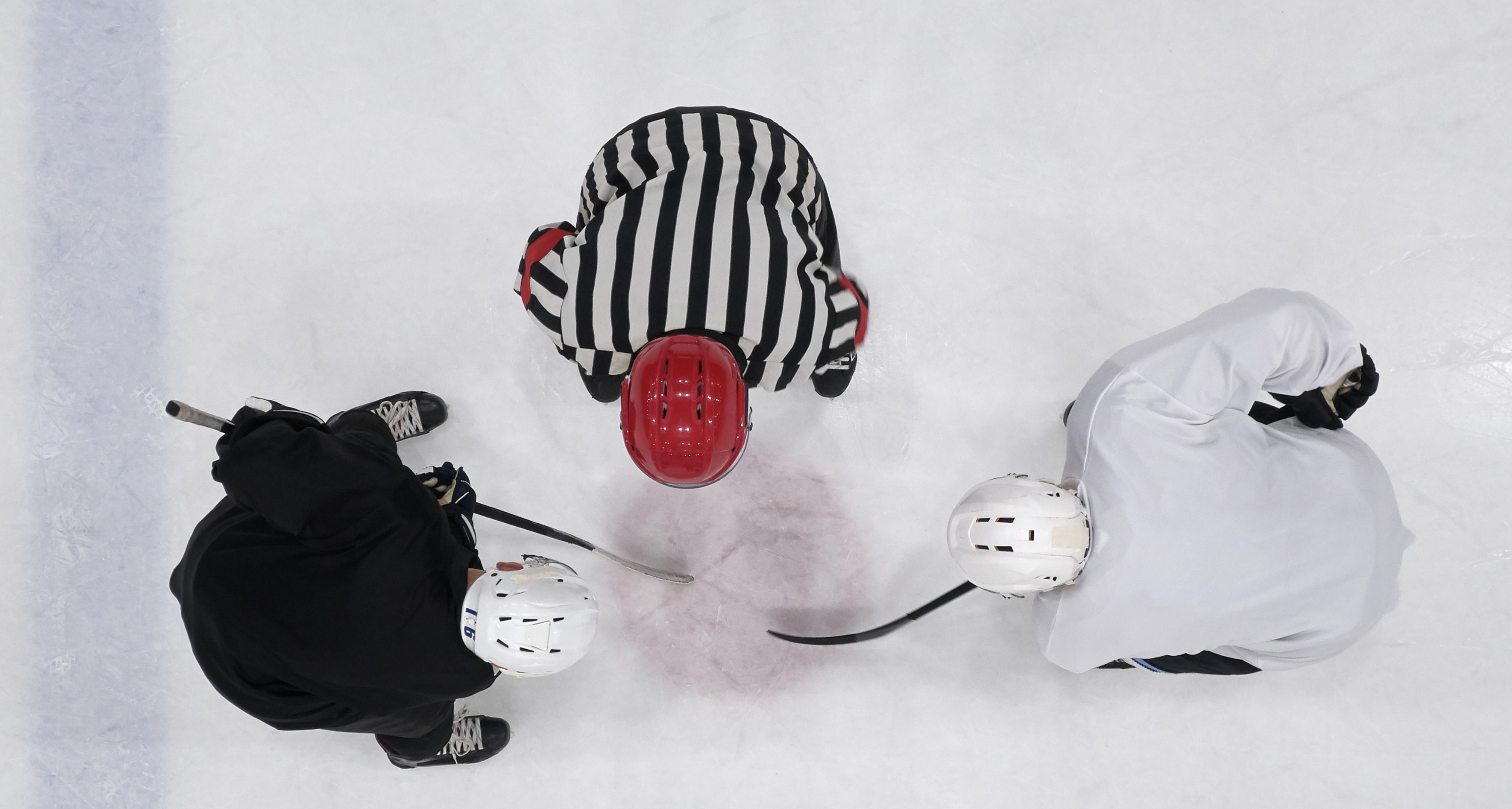 Hockey face off from above - illustrating and adversarial relationship that can happen between employer and employee during suits